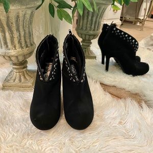 Madeline black boots( bundle 3 for 50)